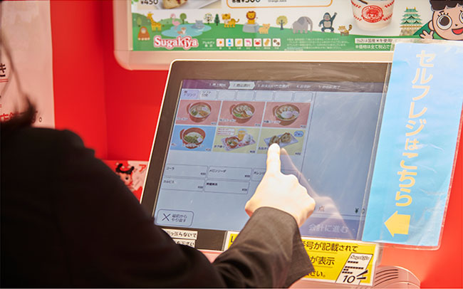 スガキヤ　東山動植物園店では、セルフレジ運用に取り組む